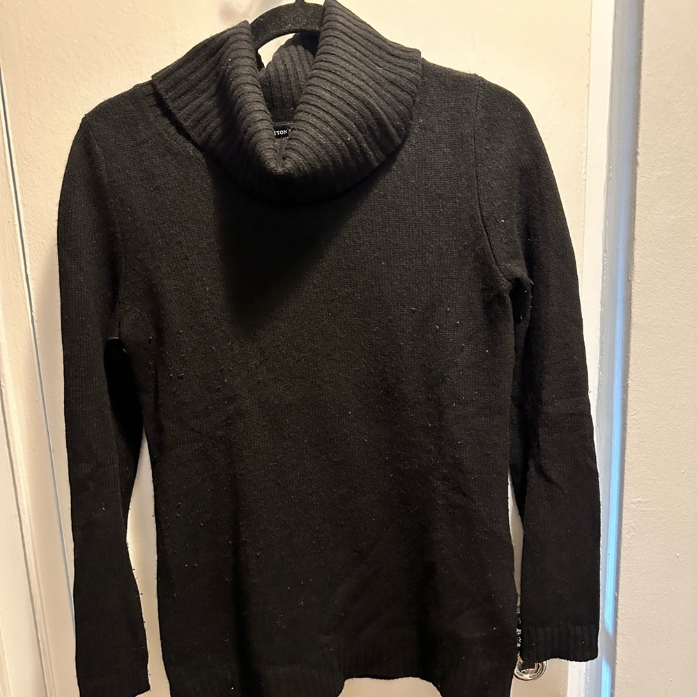 Black cashmere turtleneck